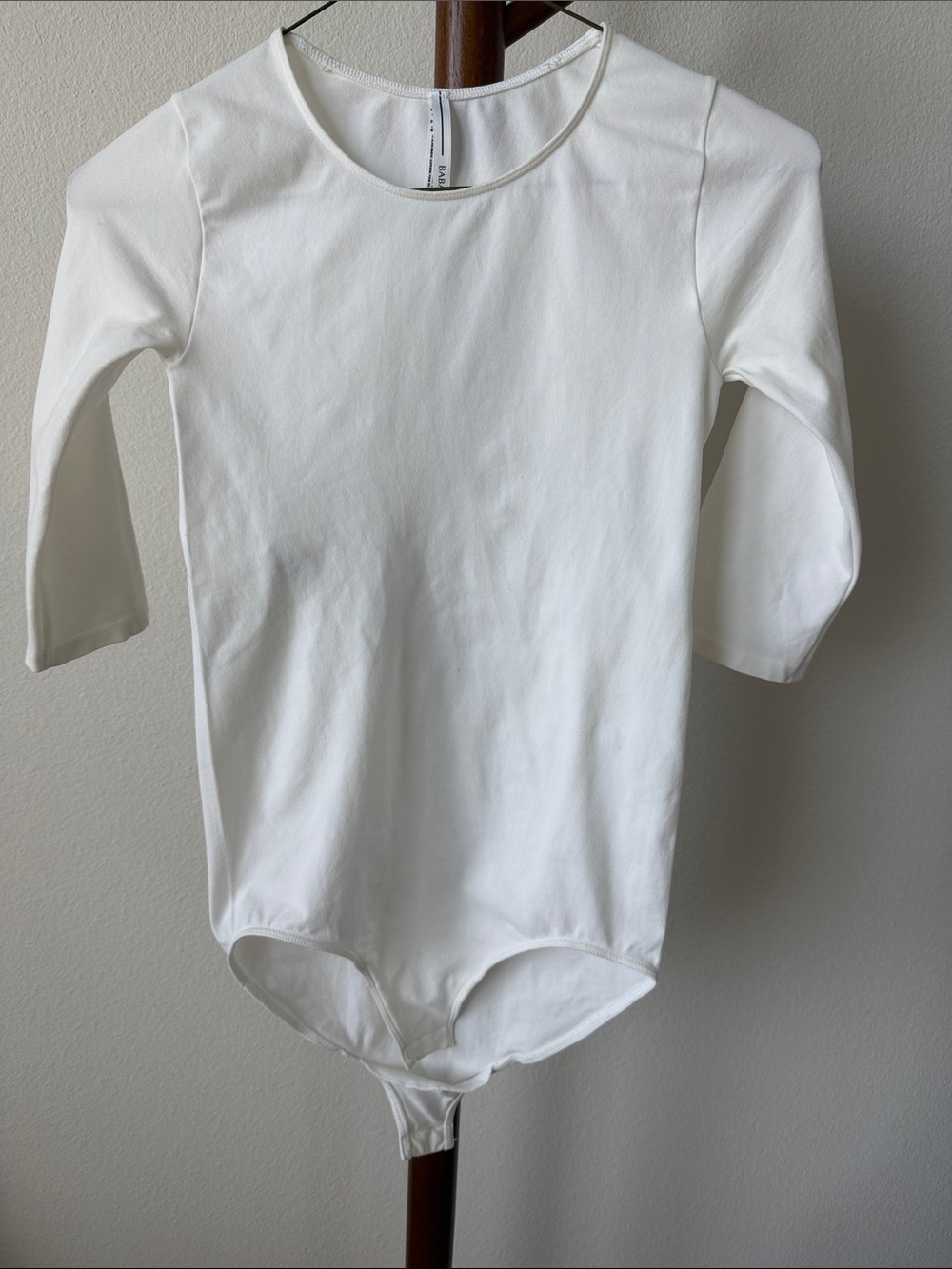 Aritzia Babaton White 3/4 Sleeve Bodysuit XS